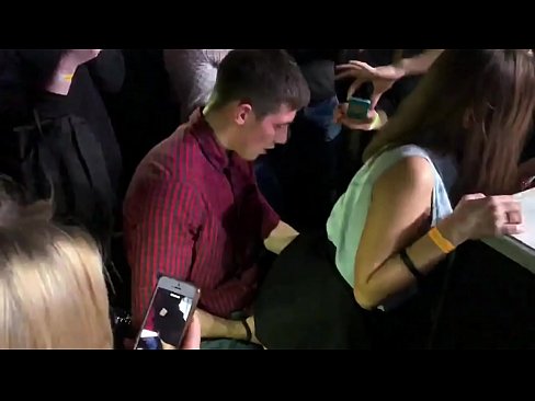 ❤️ Справжній секс в російському нічному клубі. 18-річну російську дівчину в анус і піхву трахкали в нічному клубі ❤️ Чортове відео  на порно uk.fulldesisex.ru ﹏